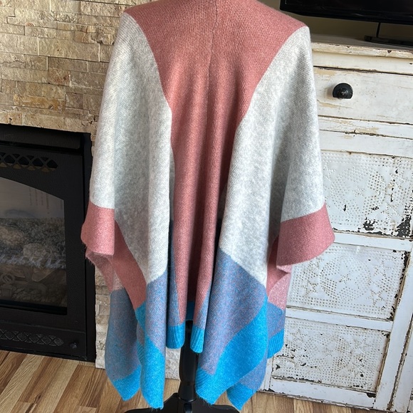 Jodifl geometric pattern gray mauve turquoise open front shawl poncho shrug - Picture 9 of 15